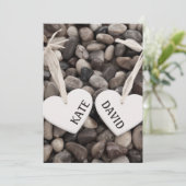 Invitation Mariage de galets de plage rustique au bord de la (Debout devant)