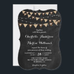 Invitation Mariage de jonction noir Chalkboard<br><div class="desc">Faire-part de mariage en damier noir avec bracelet sur un arrière - plan en damier noir orné de lampes à cordes.</div>