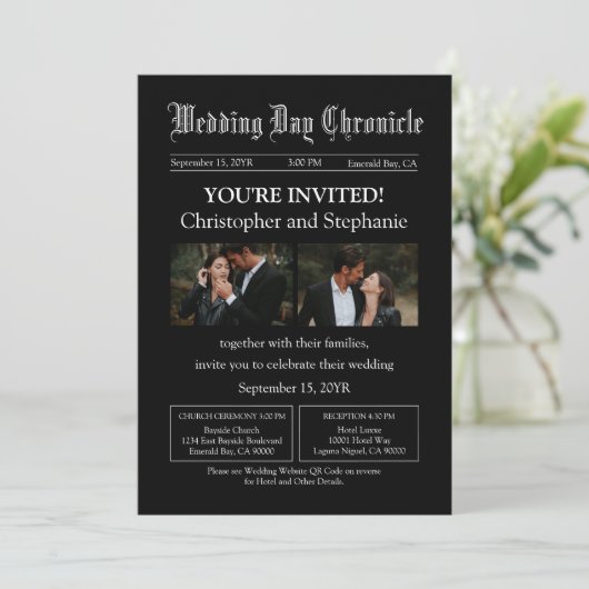 Invitation Mariage de journal moderne Black Two Photo QR Code (Debout devant)