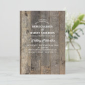 Invitation mariage de la grange à grains de bois rustique de  (Debout devant)