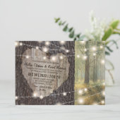 Invitation Mariage de l'arbre à cœur sculpté | Guirlande rust (Debout devant)