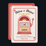 Invitation Mariage de machine à fente rétro Mod<br><div class="desc">Appuyez sur le Jackpot en jouant aux cartes avec des polices amusantes avec une ambiance rétro mod. Dispose d'une carte de faux jeu Ace of Hearts avec un design amusant de machine à sous d'inspiration rétro et des dés sur le dos. Couleurs rouge, noir, orange et blanc crémeux très clair....</div>
