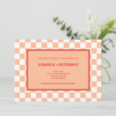 Invitation Mariage de modèle de Gingham rouge Peach Fuzz (Debout devant)
