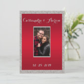 Invitation Mariage de Noël Ruby Rouge Élégant et Bauble Brill (Debout devant)