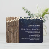 Invitation Mariage de nuit de coeur sculpté de l'arbre rustiq (Debout devant)