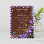Invitation Mariage de papillon floral violet en bois foncé ru (Debout devant)