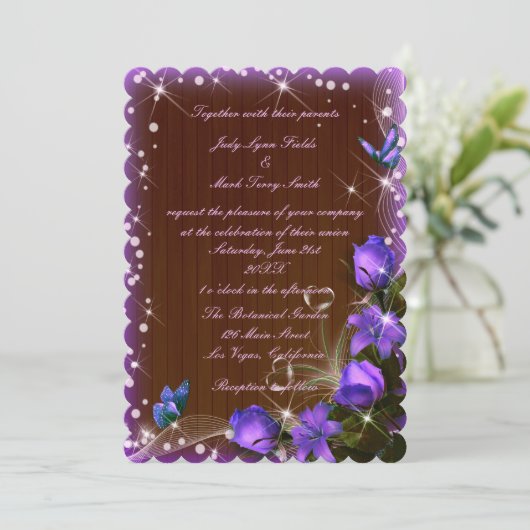 Invitation Mariage de papillon floral violet en bois foncé ru (Debout devant)