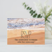 Invitation Mariage de plage décontracté Vagues dorées RSVP (Debout devant)