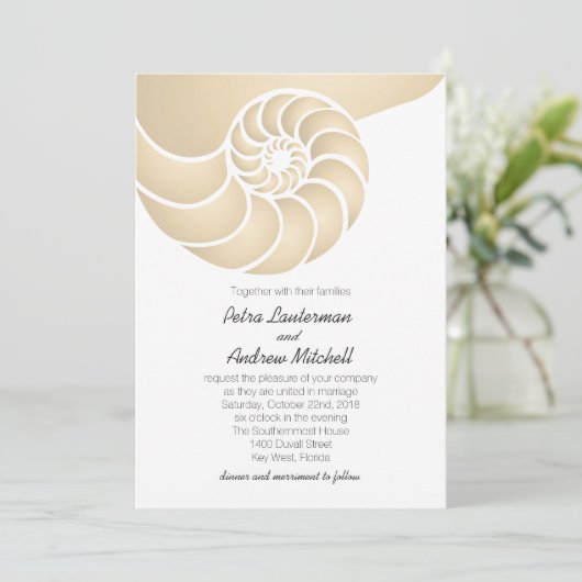 Invitation Mariage de plage en coquille de Nautilus beige (Debout devant)