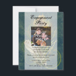 Invitation Mariage de plumes Peacock<br><div class="desc">Invitation de la partie d'engagement avec photo! Célébrez votre fiançailles dans un thème paon artistique et unique avec ce magnifique ensemble mariage assorti. Il présente des oeuvres d'art élégantes, riches et luxueuses d'un détail en plumes de paon dans les couleurs bleu cobalt, turquoise et vert clair céladon. Arrière - plan...</div>