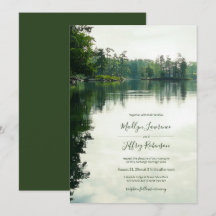 Mariage de reflet evergreens au bord du lac rustiq