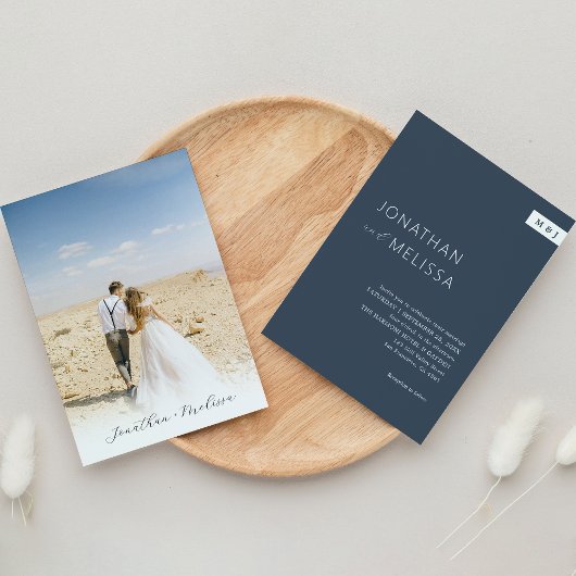 Invitation Mariage de script classique de monogramme bleu mar