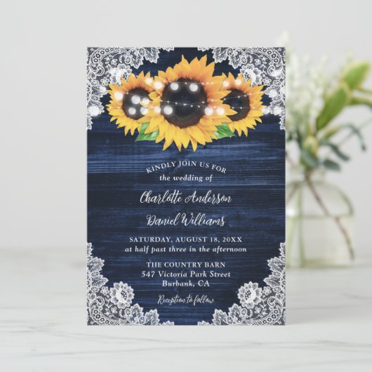 Invitation Mariage de tournesol en dentelle bleu de la marine (Debout devant)