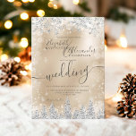 Invitation Mariage d'hiver de Noël en pin d'or argenté<br><div class="desc">C'est le moment de célébrer votre thème mariage de merveilleuse hiver avec cette luxueuse parties scintillant de neige éclatante et la forêt de pins de parties scintillant argent sur un élégant arrière - plan métallique en faux or festif,  avec une typographie de police de script cool moderne.</div>