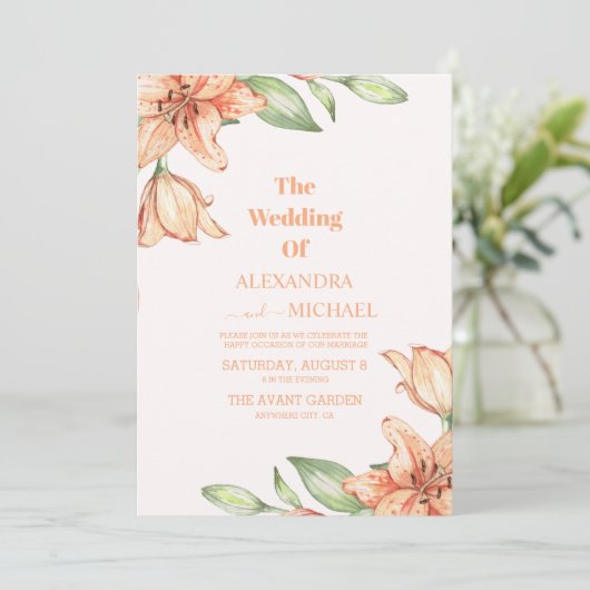 Invitation Mariage d'orchidée florale Peach Fuzz (Debout devant)