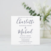 Invitation Mariage élégant bleu marine signature script (Debout devant)