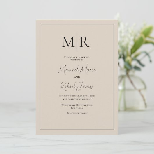 Invitation Mariage élégant moderne beige avec monogramme (Debout devant)