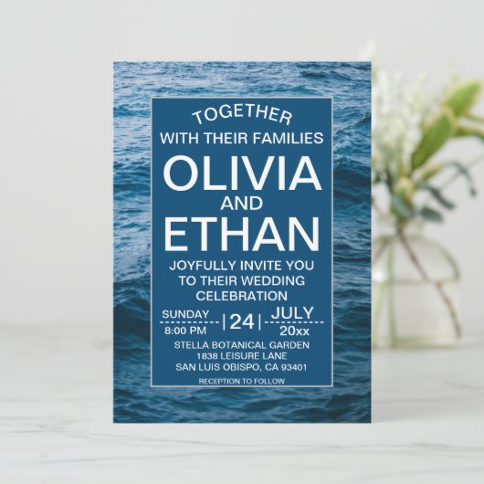 Invitation Mariage élégant sur la plage de l'océan bleu marin (Debout devant)
