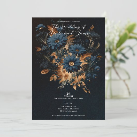 Invitation Mariage en noir bleu et or en bois de glam rustiqu (Debout devant)