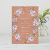 Invitation Mariage Éthéré aux Fleurs de Pourpre Poussiéreuse (Debout devant)