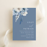 Invitation Mariage floral bleu et blanc moderne<br><div class="desc">Moderne Dusty Blue & White Floral Faire-part de mariage Voir la collection correspondante à Niche et Nest Store Merci beaucoup</div>