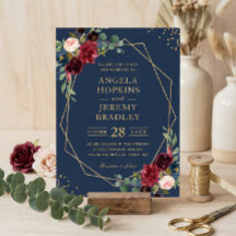 Mariage géométrique floral bleu marine et bordeaux