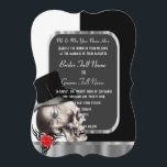 Invitation Mariage gothique noir et blanc chic de crâne<br><div class="desc">L'imaginaire alternatif chic gothique ou l'invitation traditionnel formel de mariage de crâne de steamunk, sur noir et blanc foncé avec l'expérience professionnelle argentée de détail entourant un invitation gris de style de tableau, avec le crâne de style de tatouage de rockabilly, personnalisent facilement les noms de jeune mariée et de...</div>