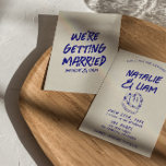 Invitation Mariage Grunge moderne Gâteau Retro Bold<br><div class="desc">Ce faire-part de mariage est parfait pour votre mariage avec un design unique. Une élégante invitation simple et minimaliste à la modèle mariage de crème blanche. Ce qui présente un arrière - plan crémeux blanc clair. Et le bleu grunge les prénoms de la mariée funky et du marié sous lui...</div>
