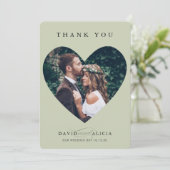 Invitation MARIAGE MODERNE couple photo cadre coeur sage vert (Debout devant)