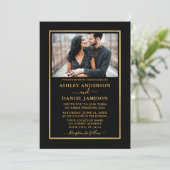 Invitation Mariage moderne élégant noir et or (Debout devant)
