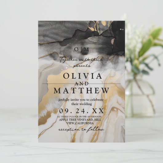 Invitation Mariage moderne en marbre noir et or (Debout devant)