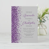 Invitation Mariage Moderne Gris Paillettes Violettes Script (Debout devant)