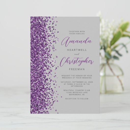 Invitation Mariage Moderne Gris Paillettes Violettes Script (Debout devant)
