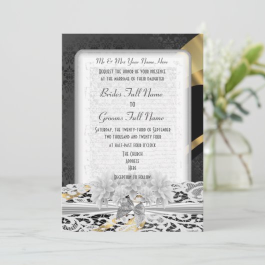Invitation Mariage monogramme en dentelle blanche en or noir (Debout devant)