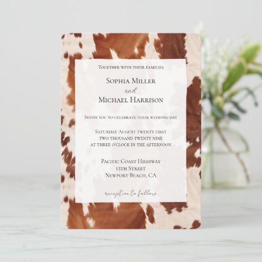 Invitation Mariage occidental en cuir de vache marron crème (Debout devant)