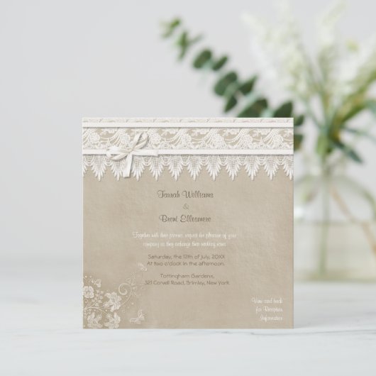 Invitation Mariage papillon de dentelle florale (Debout devant)