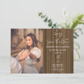Invitation Mariage photo en bois rustique Enregistrer la cart (Debout devant)