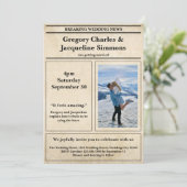 Invitation Mariage photo Retro élégant journal personnalisé (Debout devant)