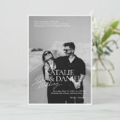 Invitation Mariage photo tout-en-un moderne noir et blanc (Debout devant)