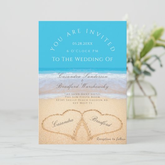 Invitation Mariage plage 2 Coeurs dans le Mariage de sable In (Debout devant)