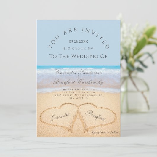 Invitation Mariage plage 2 Coeurs dans le mariage de sable In (Debout devant)