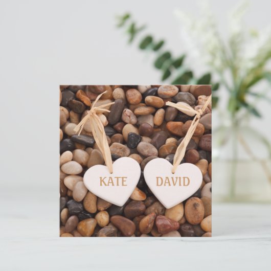 Invitation Mariage Rustic Riverside Beach Sea Side Pebbles (Debout devant)