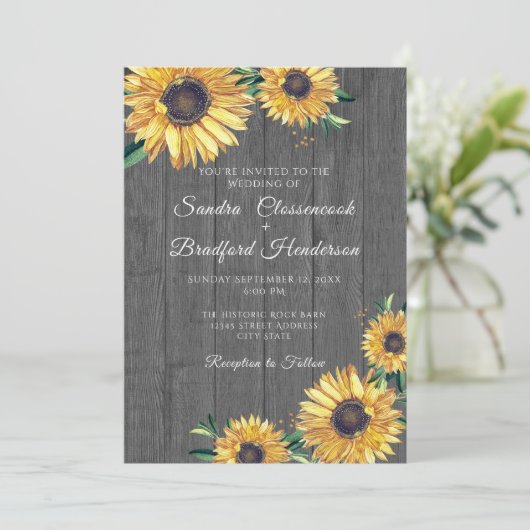 Invitation Mariage rustique en bois gris tournesol (Debout devant)