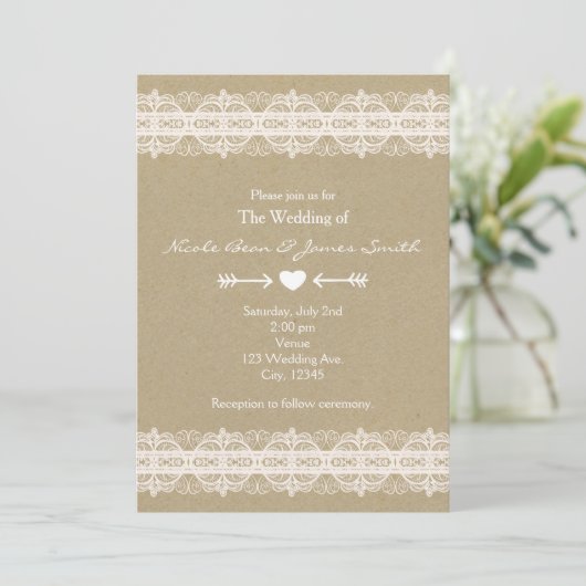 Invitation Mariage rustique naturel en papier brun et dentell (Debout devant)