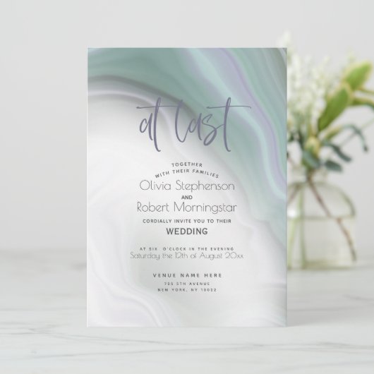 Invitation MARIAGE | Soft Misty Jade et Violet Marble Invit (Debout devant)