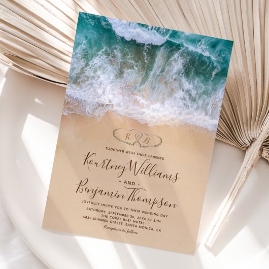 Invitation Mariage sur la plage avec des coeurs dans le rivag