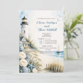 Invitation Mariage sur la plage avec un phare côtier (Debout devant)