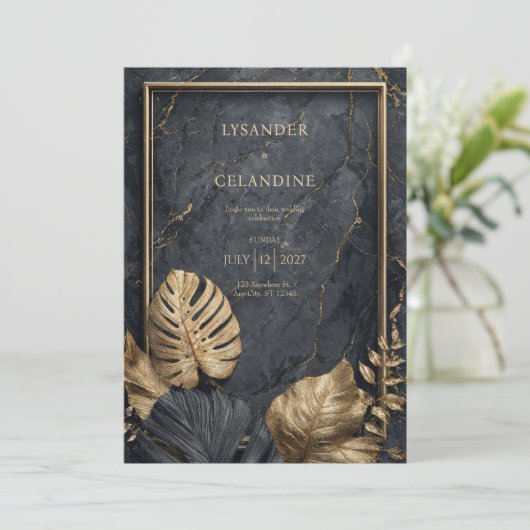 Invitation Mariage VIP exclusif en marbre noir et or (Debout devant)