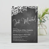 Invitation Mariés Calligraphie Tableau Noir & Dentelle (Debout devant)