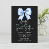 Invitation Marine Bleu Bow Coquette Script Sweet 16 Noir (Debout devant)